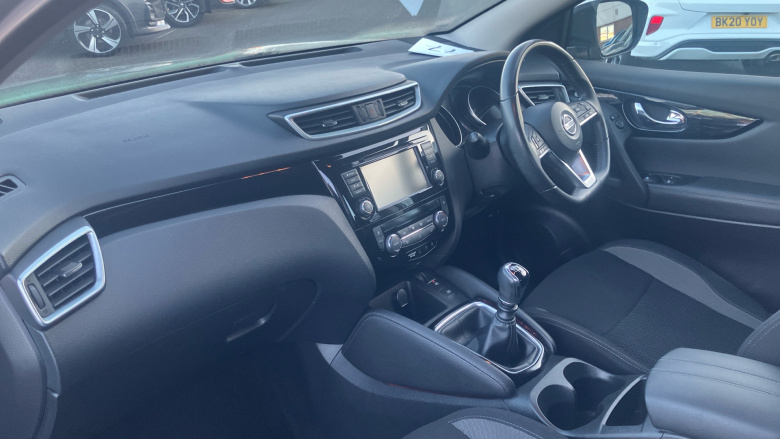 Nissan Qashqai 1.3 DiG-T Acenta Premium 5dr Petrol Hatchback